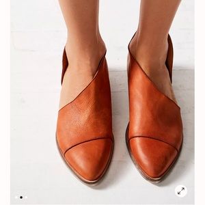 BRAND NEW! Free People Royale flats in Whiskey!